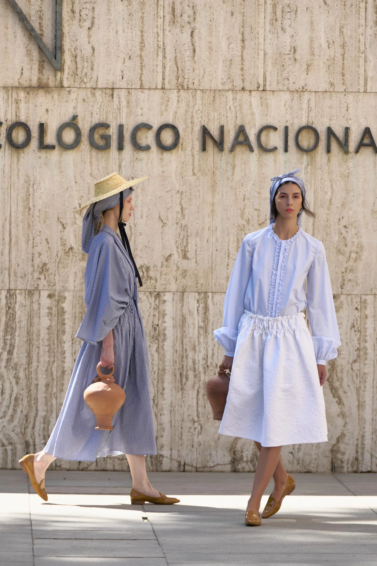 Nueva Colección Devota & Lomba